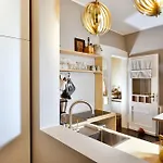 B - Neuer Geist In Alten Mauern: Luxurioes Wohnen In Der Residenzstadt Apartment