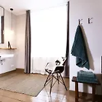 Apartman B - Neuer Geist In Alten Mauern: Luxurioes Wohnen In Der Residenzstadt *