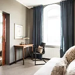 B - Neuer Geist In Alten Mauern: Luxurioes Wohnen In Der Residenzstadt Apartment *