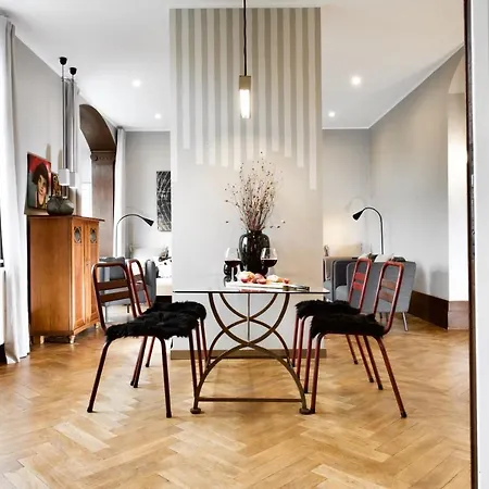 B - Neuer Geist In Alten Mauern: Luxurioes Wohnen In Der Residenzstadt * Gotha