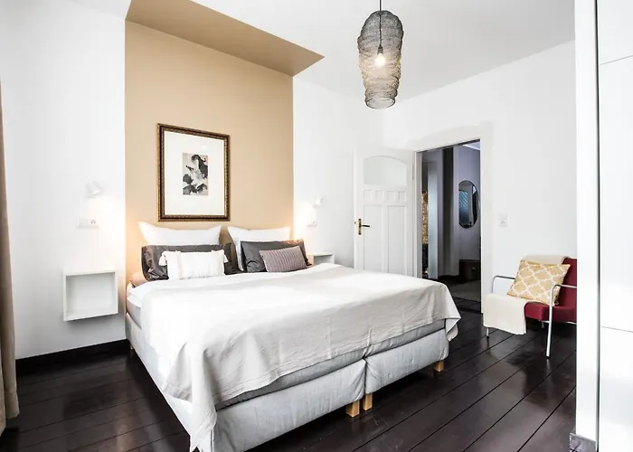 B - Neuer Geist In Alten Mauern: Luxurioes Wohnen In Der Residenzstadt * Gotha