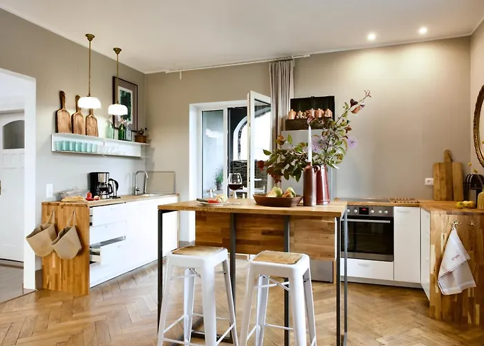 B - Neuer Geist In Alten Mauern: Luxurioes Wohnen In Der Residenzstadt