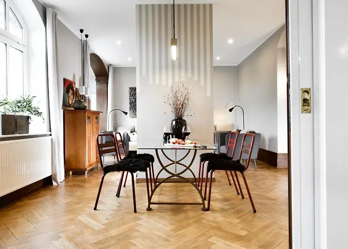 B - Neuer Geist In Alten Mauern: Luxurioes Wohnen In Der Residenzstadt * Gotha